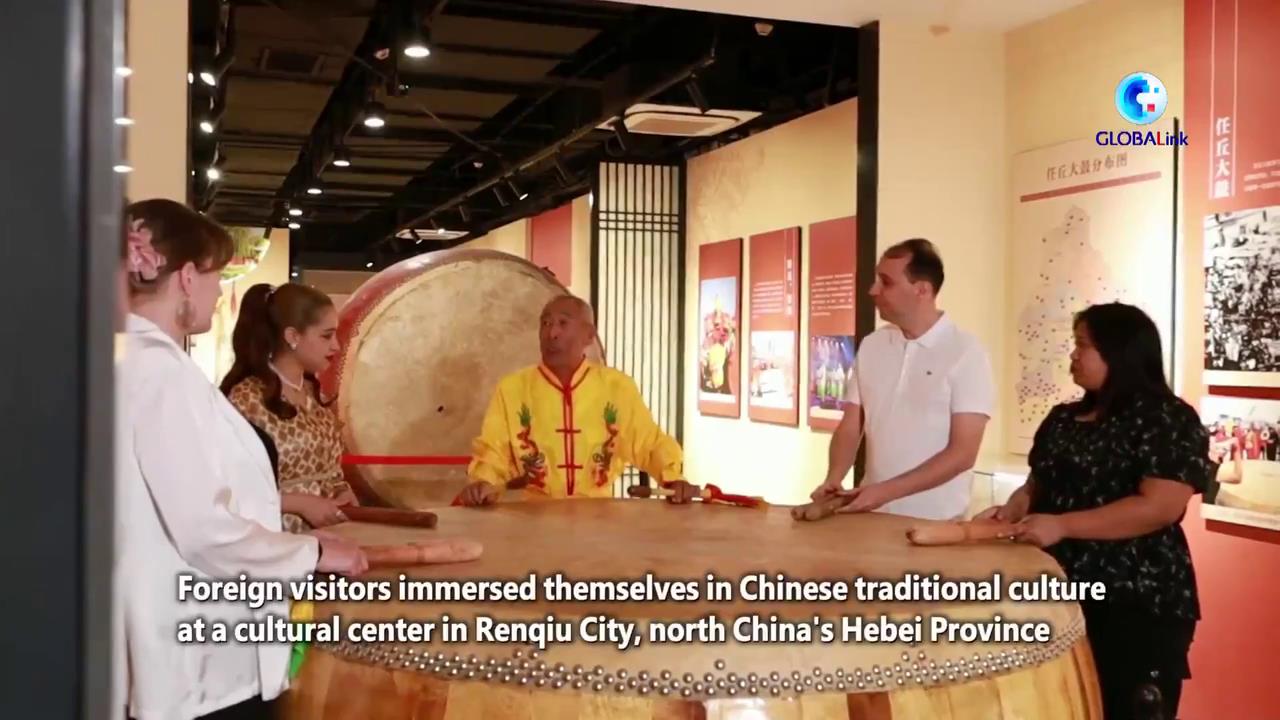 GLOBALink _ Foreign visitors experience charm of Chinese intangible cultural heritages[00-00-01][20240722-101454439].jpg
