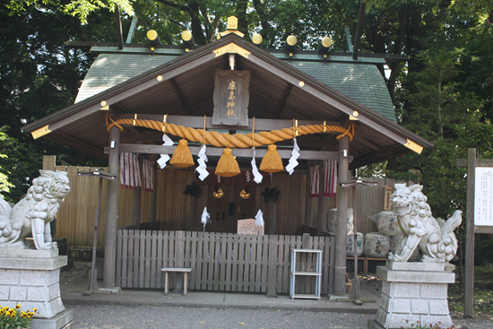 首页 专家库 学术专家 秦兆雄         殿内深处中央日式神龛里供奉的