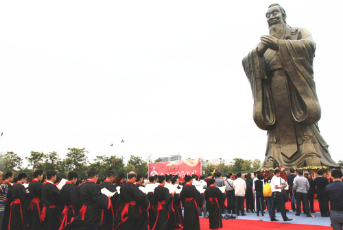 胶州少海景区孔子像落成 举行大型祭孔仪式