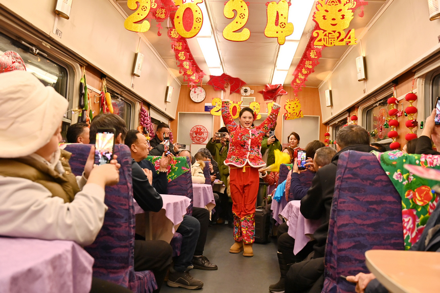 哈爾浜鉄道初の東北民俗文化列車を運行　黒竜江